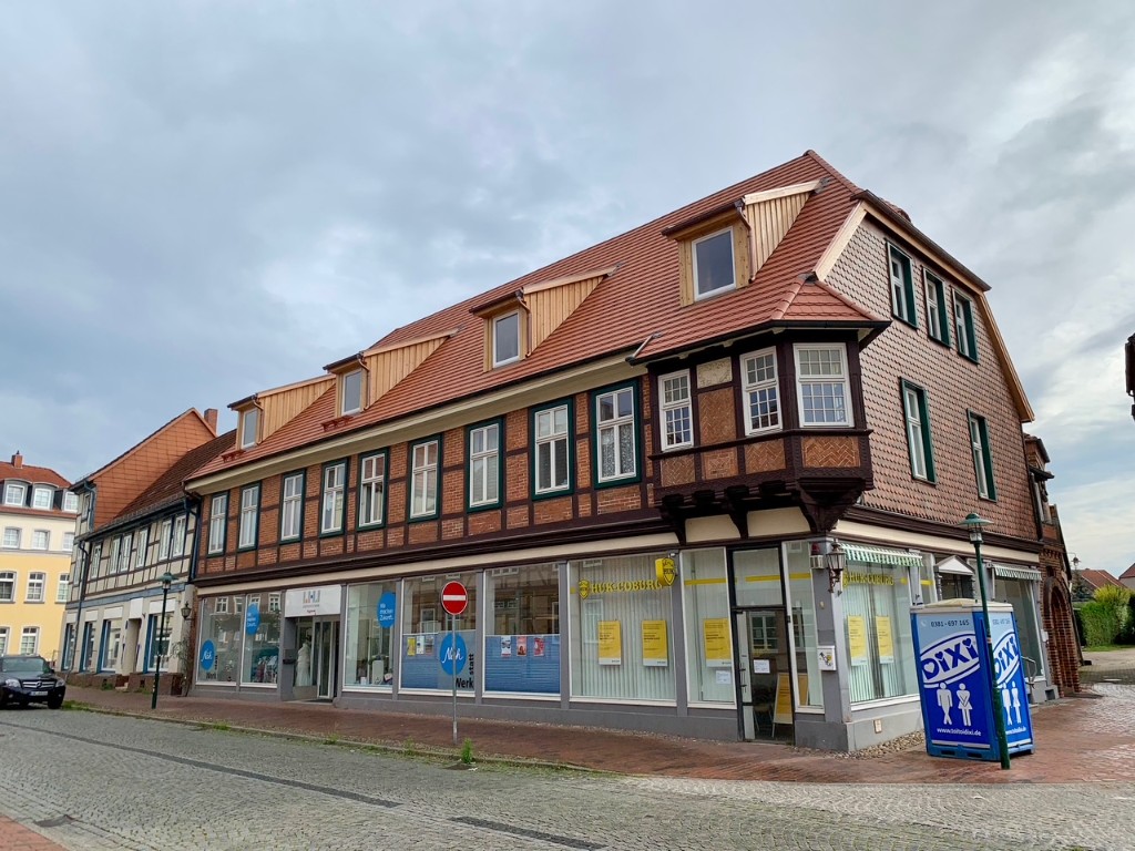 Sanierung eines Wohn- und Geschaeftshauses inkl. Dachausbau